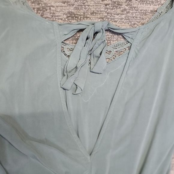 Shorts romper in sage green - Picture 11 of 12